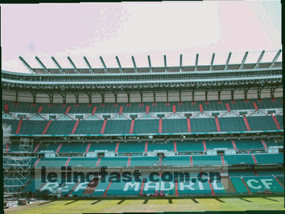 中国地图轮廓与武汉城市剪影示意，代表本地化运营